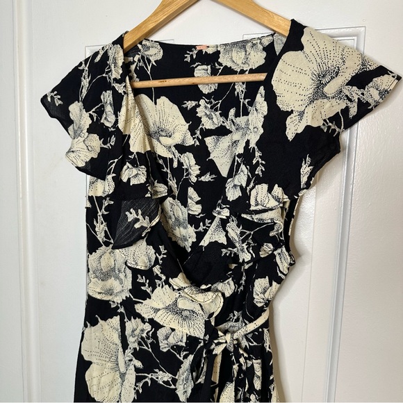FREE PEOPLE French Quarter Mini Wrap Dress Flutter Floral Black White Small - Picture 5 of 10